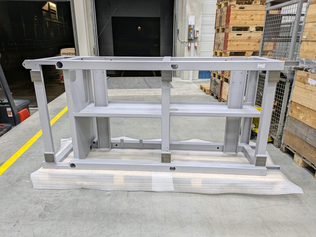 Stahlkonstruktion mit mechanischer Bearbeitung un Pulverlackierung