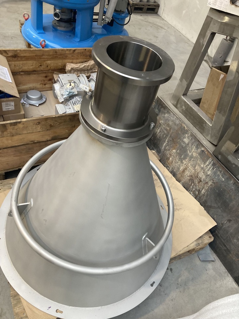 Edelstahl Trichter nach Kundenzeichnung mit Anschlussstück