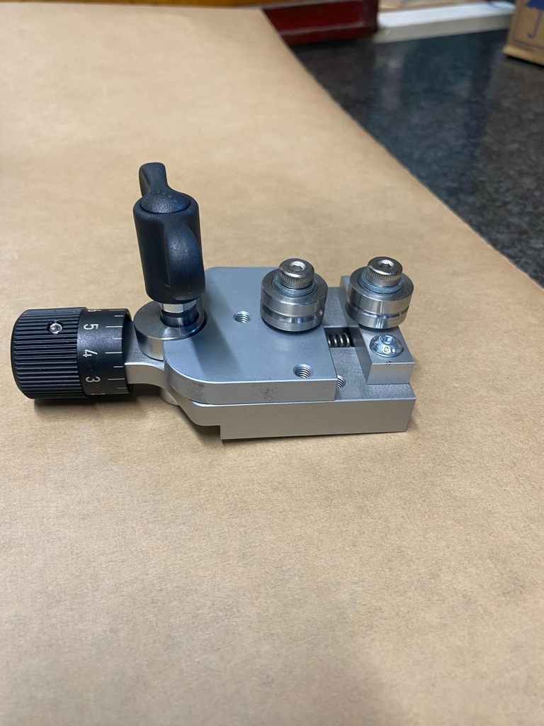 Mechanische Baugruppe aus Stahl/Aluminium mit Normalien montiert, gefettet.